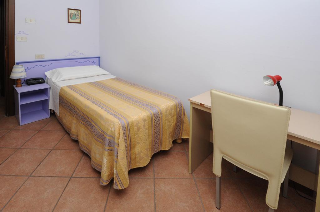 Hotel Marina Montecatini Terme Cameră foto